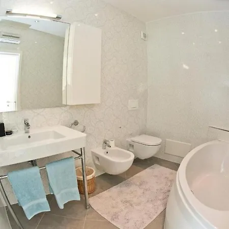 Bobos Place With Jacuzzi And Sauna 46d Вилла Умаг