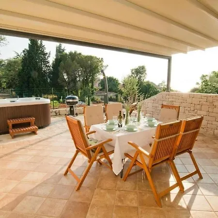 Willa Bobos Place With Jacuzzi And Sauna 46d Umag