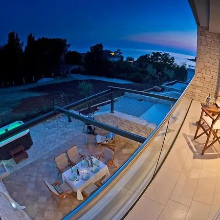 Bobos Place With Jacuzzi And Sauna 46d Willa